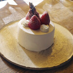スパイスカフェ - 2023年のクリスマスランチコース(7000円)の苺のショートケーキ