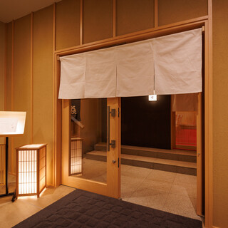 非日常が味わえるカウンター席で大人のひとときを