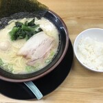 横浜家系ラーメン 宮本商店 - 