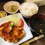 家庭料理居酒屋 よってって - ♪ヤンニョム唐揚げ定食 ¥700