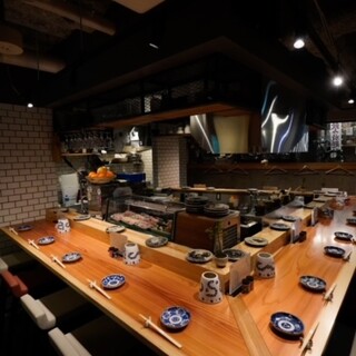 BGMが流れる店内◆ライブ感あふれる空間で楽しくお食事♪