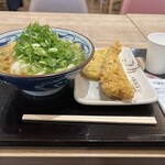 Marugame Seimen - レンコン天ぷら、かしわ天ぷら