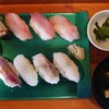 Shirahamaya Honten - 栄螺　金目鯛　メジマグロ　勘八
                鯵　紋甲烏賊　鱸　鮃