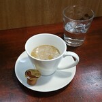 キッチン ブルー グローブ - ミルクを入れます