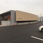やまだ屋早瀬庵 - 工場併設の店舗だけに駐車場はそれなりに