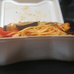 キッチン ブルー グローブ - 横から、大盛りですね、嘉宴楼なみの大盛りです！