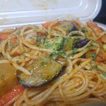 キッチン ブルー グローブ - オルトナーラの茄子、トマト、人参！？