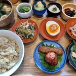 Yamoridou - 8種のおばんざいランチ