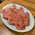 炭火焼肉ホルモンさわいし - 八重山郷里まつなが和牛 トモサンカク