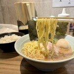 横浜ラーメン 渡来武 - ラーメン並 800円+味玉 100円