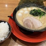 横浜家系ラーメン 角蔵家 - 醤油　うずらトッピング