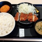 松のや - チキンカツ定食とサービスのコロッケ