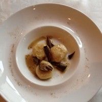 エトゥルスキ - 中にとろっとしたソースの入っているパスタ