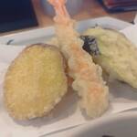 Hakata Tempura Semmon Tenohirugohan - 天ぷら皿2