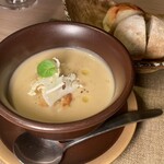 Izu no kura - 【スープ】長野県産 カリフラワーのポタージュ
                【自家製パン】ライ麦パンとバターロール