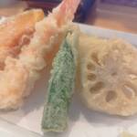 Hakata Tempura Semmon Tenohirugohan - 天ぷら皿1