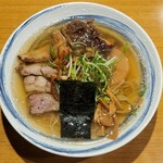 ラーメン 坊也哲 - 豪華な具材たっぷり