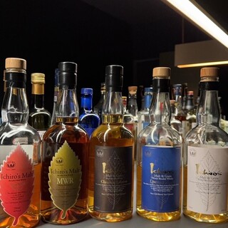 You can enjoy a variety of whiskeys. Be sure to try carefully selected Japanese sake.