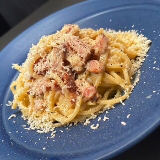 Enjoy the hearty "roast beef" and rich carbonara.