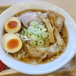 ワンタンメンの満月 - 煮たまご入りワンタンメン・醤油