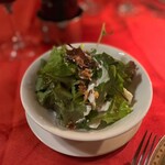 Le Lapin gourmana - ◇サラダ／グリーンサラダ
                      …フライドオニオンが乗った、グリーンリーフがメインのサラダ。
                      フレンチドレッシングは絶妙な酸味で美味♪