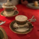 Le Lapin gourmana - ◇コーヒー
                      …ほんのり甘いふわふわのクリームが乗った
                      カプチーノで出してくださいました♪