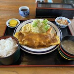 いずみ食堂 - 少食のわたしには軽くお腹いっぱいのボリューム。