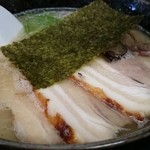 喜奴屋 - コク旨い喜奴屋 豚骨チャーシュー麺。