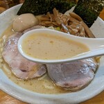 229103199 - 力強くもクドさのないスープ