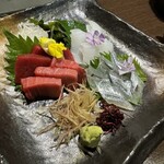 季節家 - 本日の刺身盛合せ
本まぐろ(北海道) さより あおりいか
とても美味しかったです♪