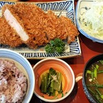 Katsu Maru - ジャンボ霜降りリブロースかつ定食（2,068円）