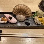 Yakitori Shige Higashizakura - 前菜
                        名古屋コーチンの鶏ハム、レバームースの最中、鶏の燻製ポテトサラダ