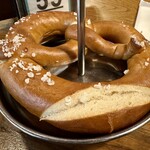 ビヤホールライオン 銀座七丁目店 - プレッツェル　660円