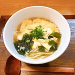 Mannaka Tsururu - ふんわり玉子とワカメのうどん