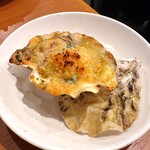 Kandayano Sutando Yuuyake - 真牡蠣のオーブン焼き ペペロンチーノソース
                       （1個 429円）
