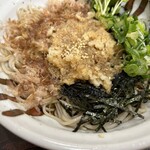 Fushimi Yabu Soba - 辛味大根だけのおろしそば
                      刻み葱を乗せ
                      そばつゆを回しかけて
                      