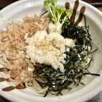 Fushimi Yabu Soba - 辛味大根だけのおろしそば
                      胡麻を振った辛味大根/鰹節/貝割/刻み海苔