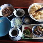 おそば美登利 - 料理写真:そば定食　　　　↑蕎麦猪口につけ汁なし。忘れたみたい(*≧ω≦)　店員さんも笑ってた(*´艸｀*)