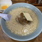 元祖 札幌や - みそラーメンにバターと生玉子¥890