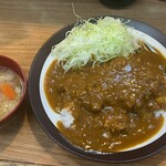 桐半 - カツが見えないほどのカレーが旨い