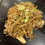 千房 - いか焼きそば１０５０円。シンプルな具材ですが、キャベツが甘く、ソースと良く合います。もちもちの麺もマッチして美味しかったです。