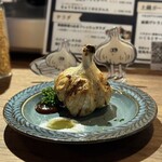 ニンニクバル にょんにょご - にょんにょごの丸揚げ