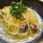 炭焼処こてつ - 地鶏のクリームパスタ 柚子胡椒と大葉