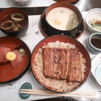 鰻割烹 伊豆栄 本店 - うなとろ重3255円＋500円でうなぎを竹にグレードアップ