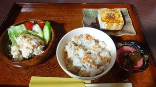 Doike Kura - 焚込ごはん、おからサラダ、豆腐
