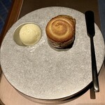 インターナショナルブラッスリー KUNSEI - 燻製バターが衝撃　ブリオッシュもパリパリ！