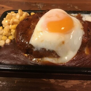 満足度◎こだわり自家製ハンバーグも食べられる居酒屋です！