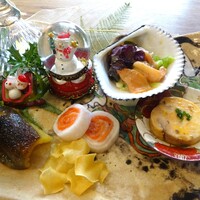 祇園 にし - 八寸：銀鱈味噌漬焼、琵琶産諸子の木の芽焼、赤貝とシャコのぬた和え、鮟肝、サーモンと大根の鳴門巻、慈姑せんべい