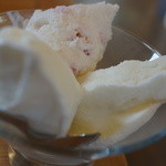 ジェラテリア ジェリーム - いちごミルク、山わさび、ミルク