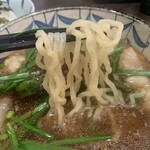 馬賊 - 麺はちぢれ系でモチモチ食感！